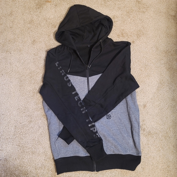 LINUS TECH TIPS Stealth Hoodie Pro Size Small S Tech Cellphone pocket zip up - Picture 5 of 8
